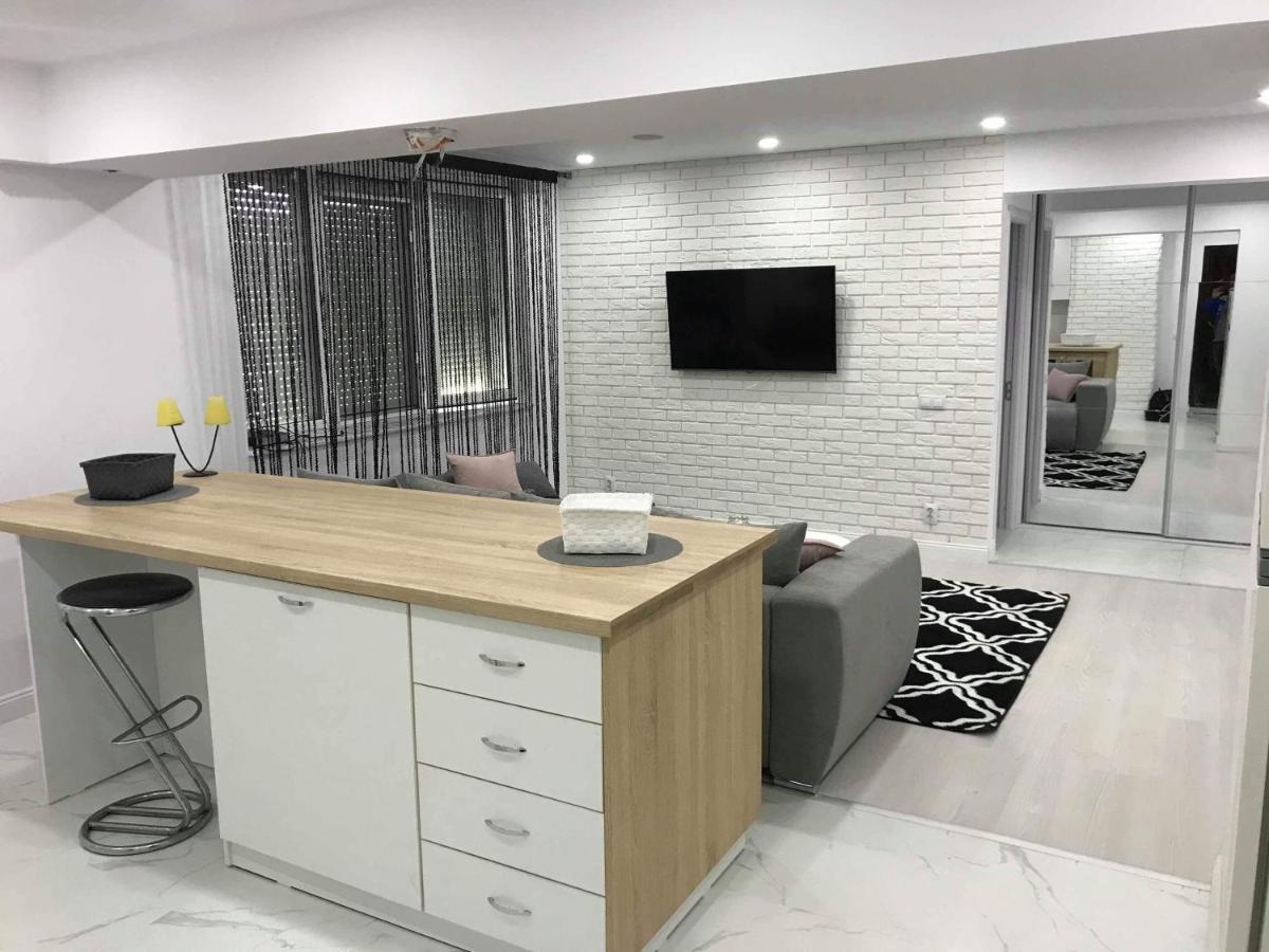 Apart Eric Apartment คาลาฟัท ภายนอก รูปภาพ